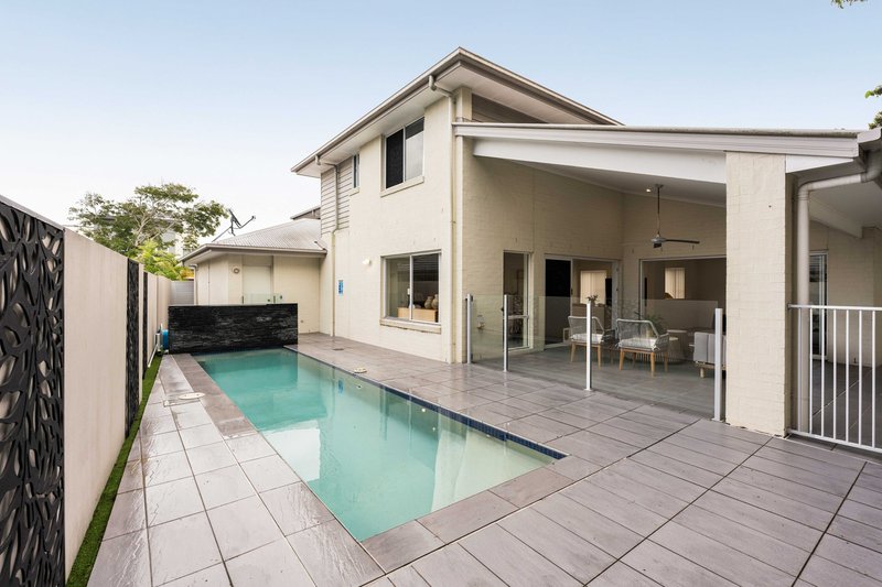 Photo - 51 East Quay Drive, Biggera Waters QLD 4216 - Image 11