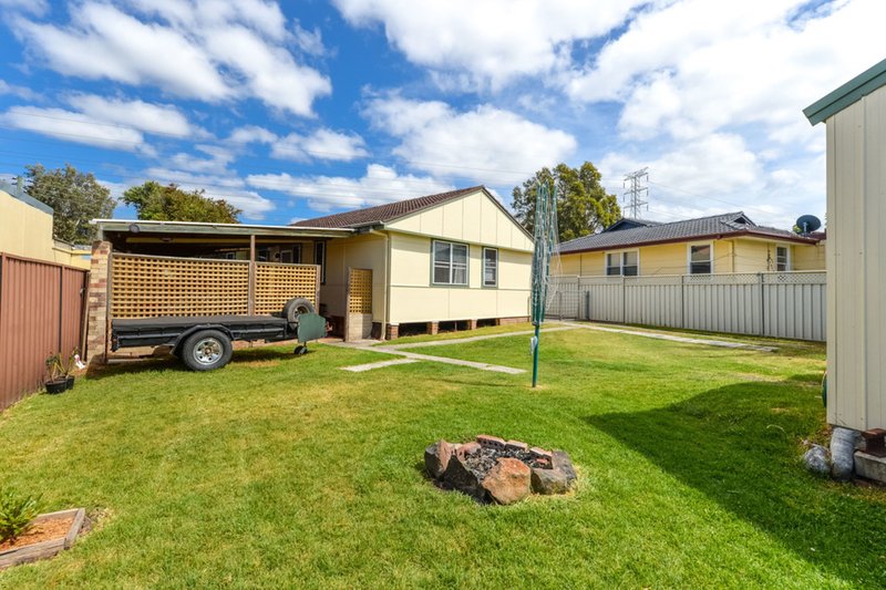 Photo - 51 Eleebana Crescent, Koonawarra NSW 2530 - Image 9