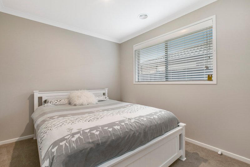 Photo - 51 Elmtree Crescent, Clyde North VIC 3978 - Image 9