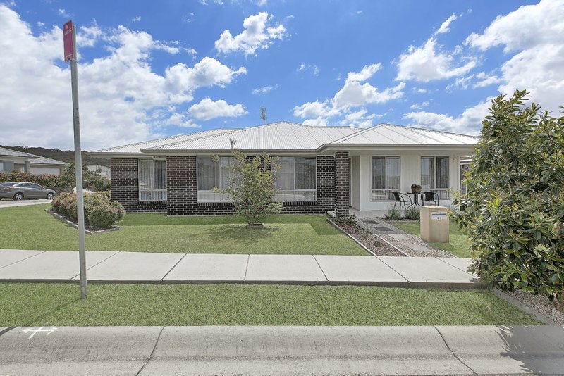 51 Floresta Crescent, Cameron Park NSW 2285