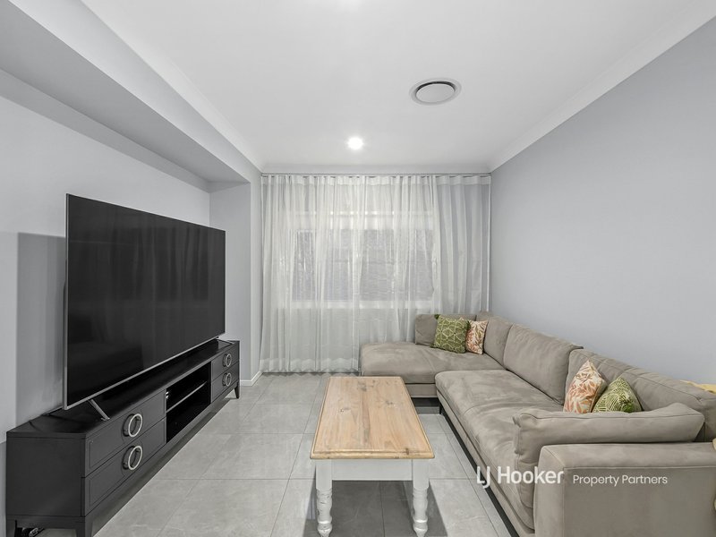 Photo - 51 Grevillea Way, Park Ridge QLD 4125 - Image 6