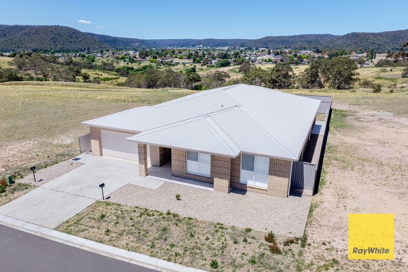 Photo - 51 Hillcrest Avenue, Bowenfels NSW 2790 - Image 3