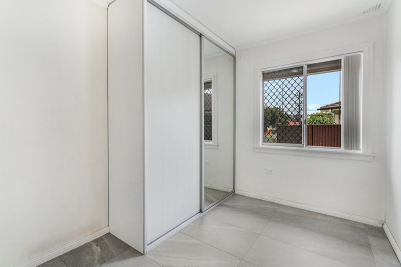 Photo - 51 Hillview Parade, Lurnea NSW 2170 - Image 10