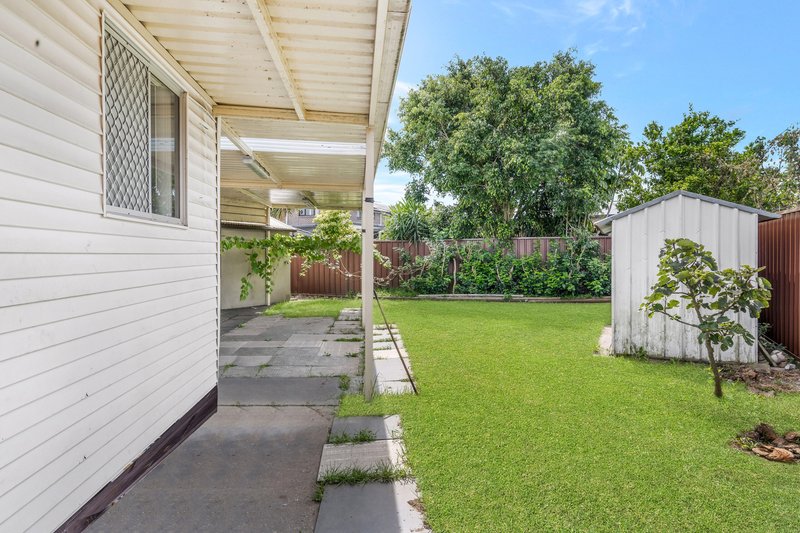 Photo - 51 Hillview Parade, Lurnea NSW 2170 - Image 14