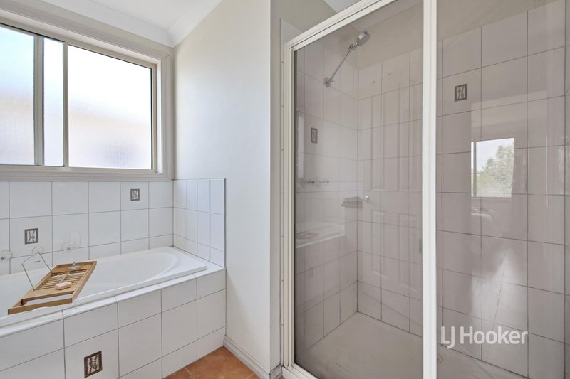 Photo - 51 Hyde Park Terrace, Point Cook VIC 3030 - Image 15