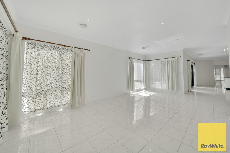 Photo - 51 Inglewood Drive, Burnside Heights VIC 3023 - Image 12