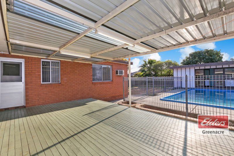 Photo - 51 Jacaranda Drive, Georges Hall NSW 2198 - Image 7