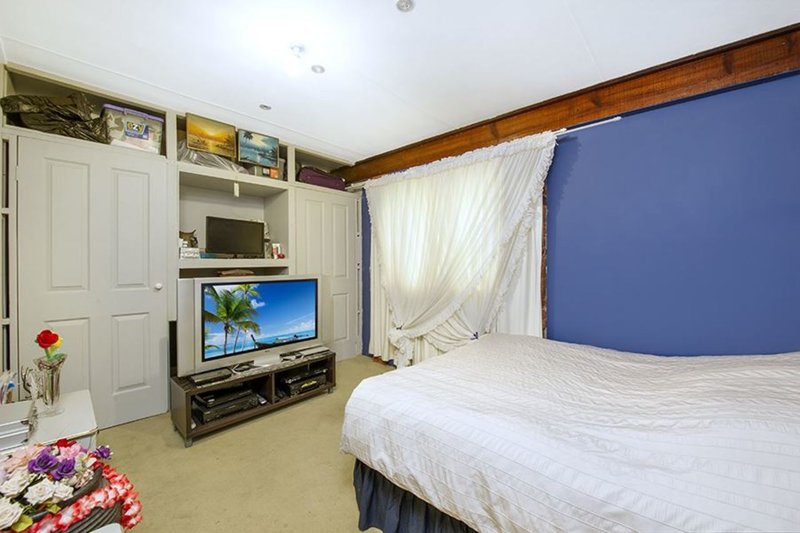 Photo - 51 Karrabul Road, St Helens Park NSW 2560 - Image 3