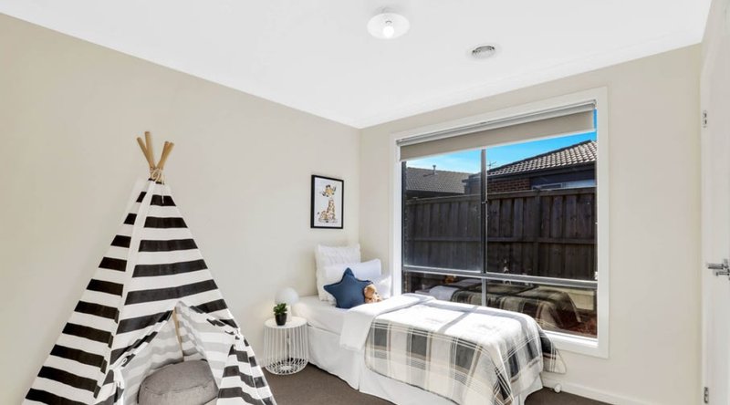 Photo - 51 Kennedy Parade, Roxburgh Park VIC 3064 - Image 10