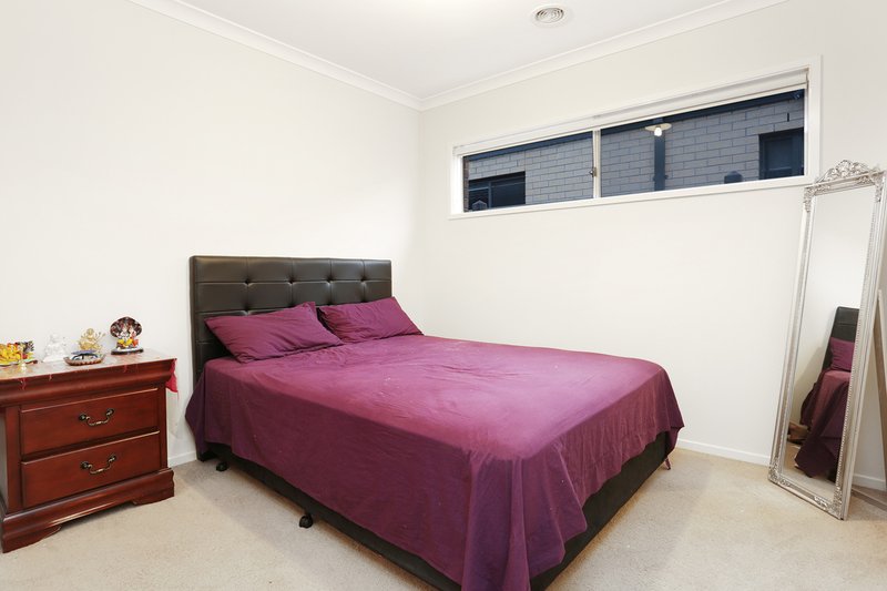 Photo - 51 Kingsford Drive, Point Cook VIC 3030 - Image 12