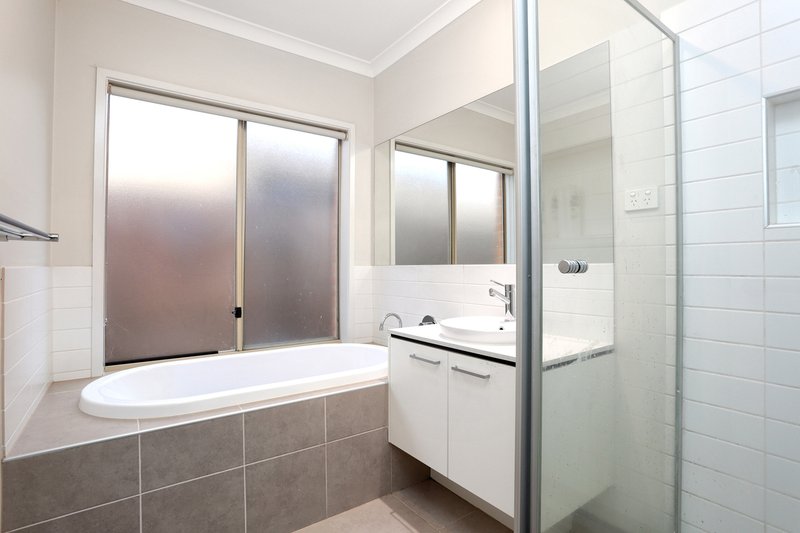 Photo - 51 Kingsford Drive, Point Cook VIC 3030 - Image 13