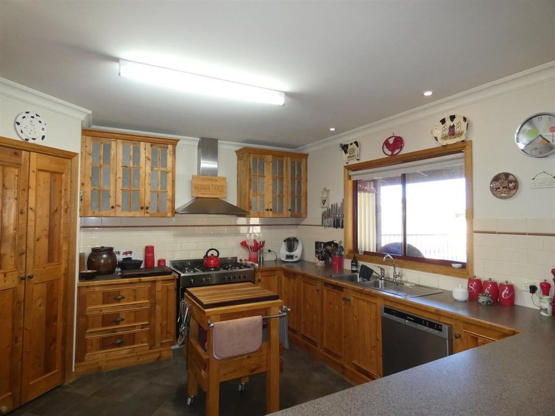 Photo - 51 Kokoda Drive, Horsham VIC 3400 - Image 4