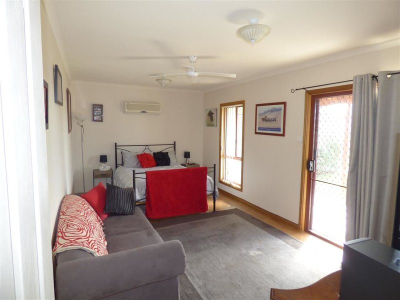 Photo - 51 Kokoda Drive, Horsham VIC 3400 - Image 9