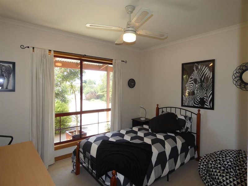 Photo - 51 Kokoda Drive, Horsham VIC 3400 - Image 12