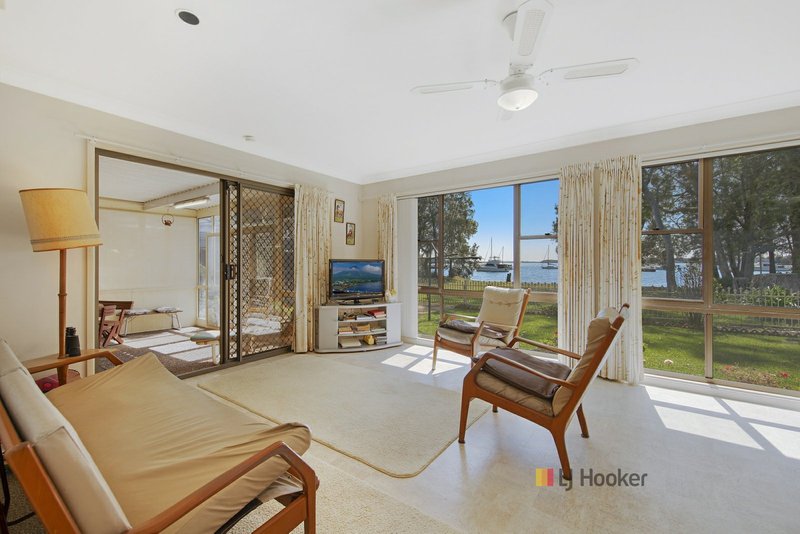 Photo - 51 Kullaroo Road, Summerland Point NSW 2259 - Image 10