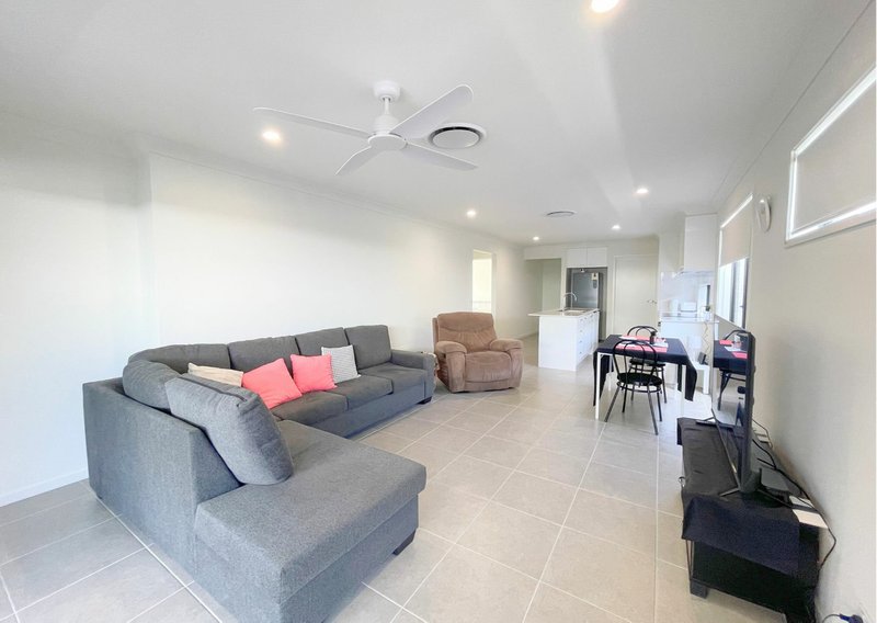 Photo - 51 Lamington Crescent, Banya QLD 4551 - Image 3