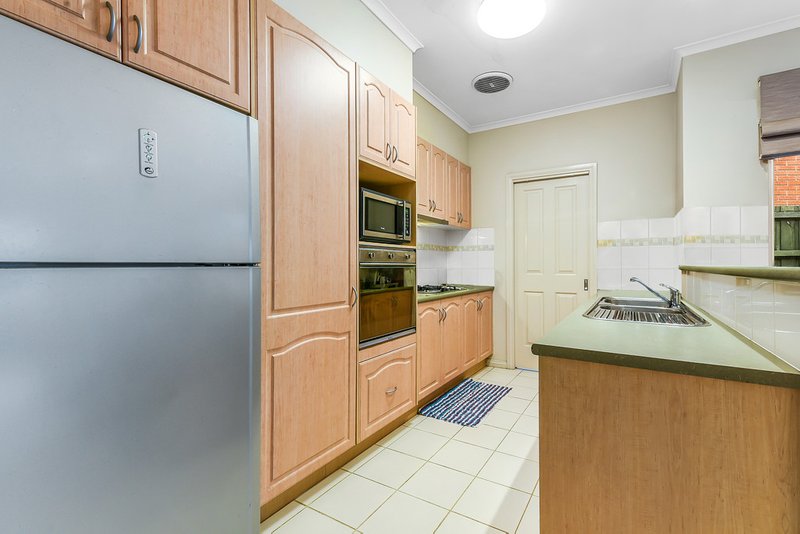 Photo - 51 Larkspur Circuit, Glen Waverley VIC 3150 - Image 6