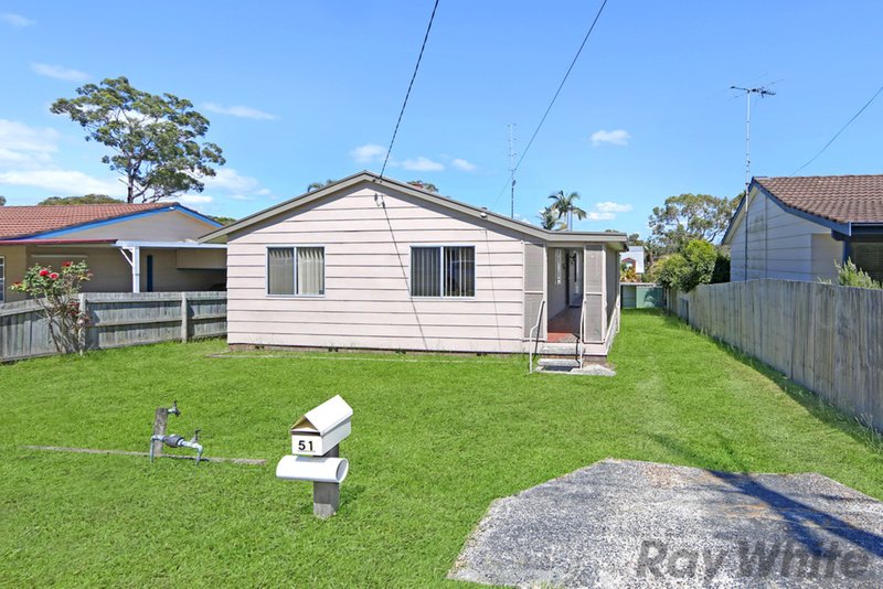 51 Leumeah Avenue, Chain Valley Bay NSW 2259