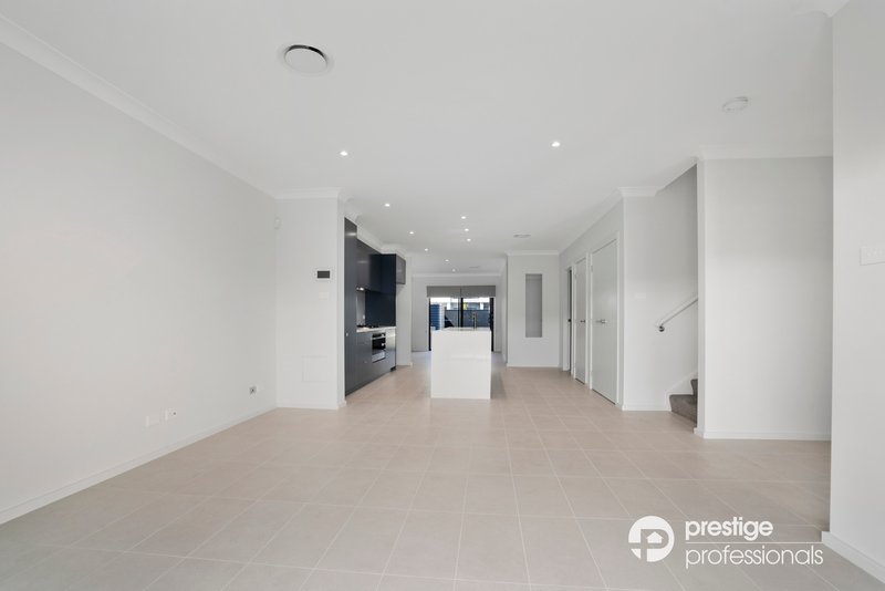 Photo - 51 Mainstay Street, Moorebank NSW 2170 - Image 3