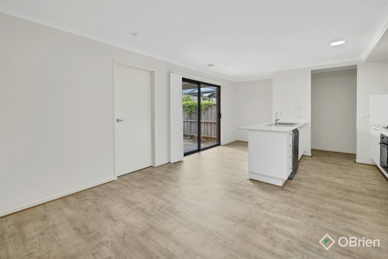 Photo - 51 Mantello Drive, Werribee VIC 3030 - Image 2