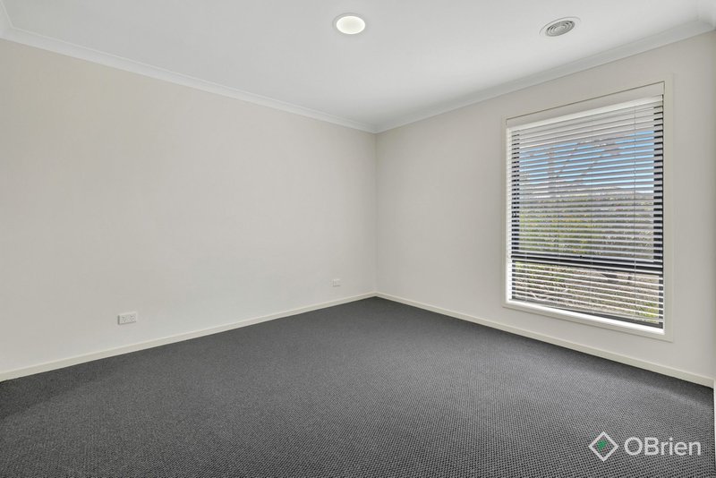 Photo - 51 Mantello Drive, Werribee VIC 3030 - Image 5