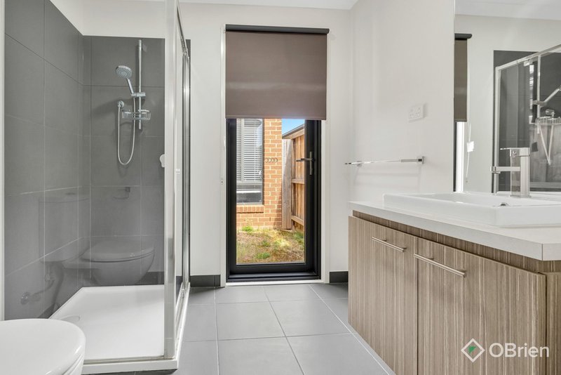 Photo - 51 Mantello Drive, Werribee VIC 3030 - Image 6