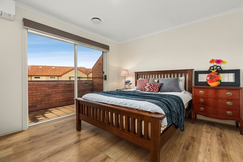 Photo - 5/1 Mckelvie Court, Glen Waverley VIC 3150 - Image 5