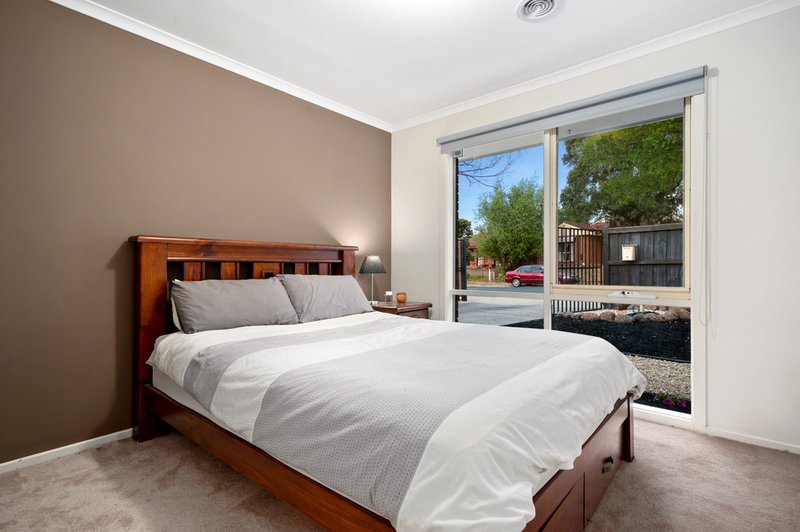 Photo - 51 Meeking Drive, Pakenham VIC 3810 - Image 5