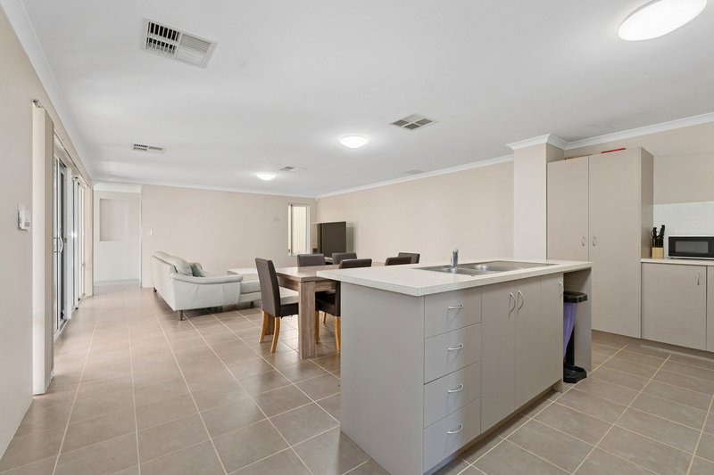Photo - 51 Melbourne Loop, Clarkson WA 6030 - Image 6