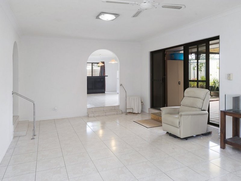 Photo - 51 Melbourne Road, Arundel QLD 4214 - Image 7