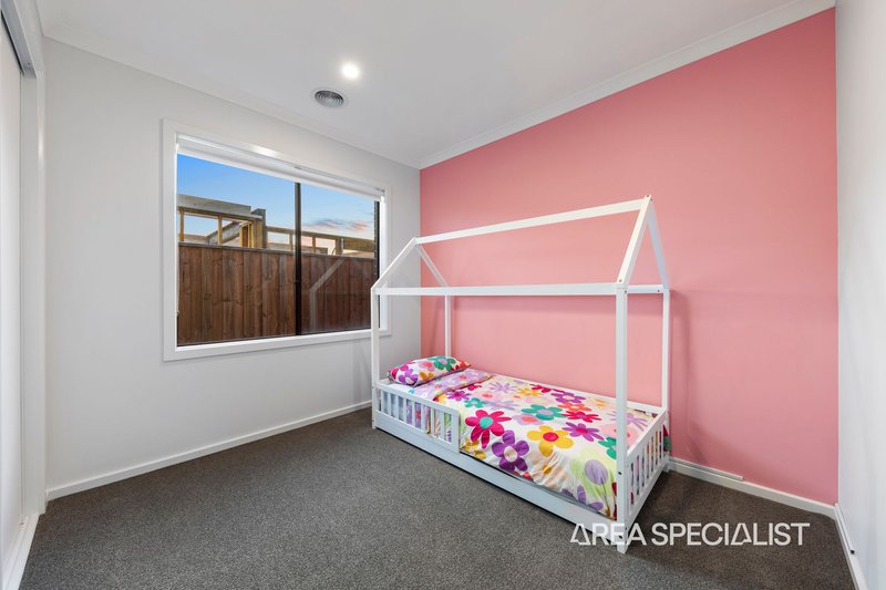 Photo - 51 Oconnor Avenue, Clyde North VIC 3978 - Image 9