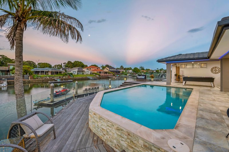 Photo - 51 Pebble Beach Drive, Runaway Bay QLD 4216 - Image 11