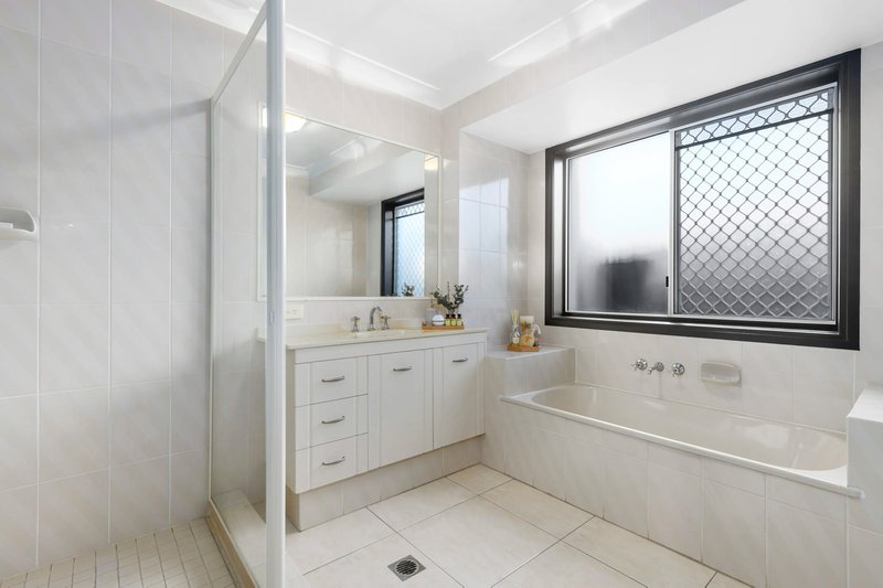 Photo - 51 Pebble Beach Drive, Runaway Bay QLD 4216 - Image 19