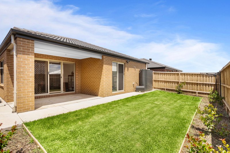 Photo - 51 Saric Street, Fraser Rise VIC 3336 - Image 12