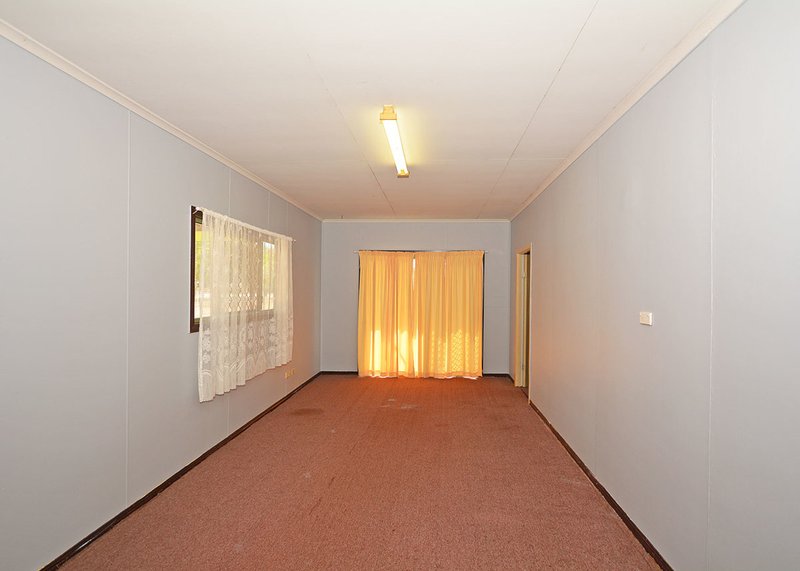 Photo - 51 Scanlan Street, Sunshine Acres QLD 4655 - Image 18