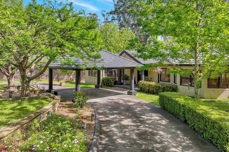 Photo - 51 Serpentine Road, Erina Heights NSW 2260 - Image 2