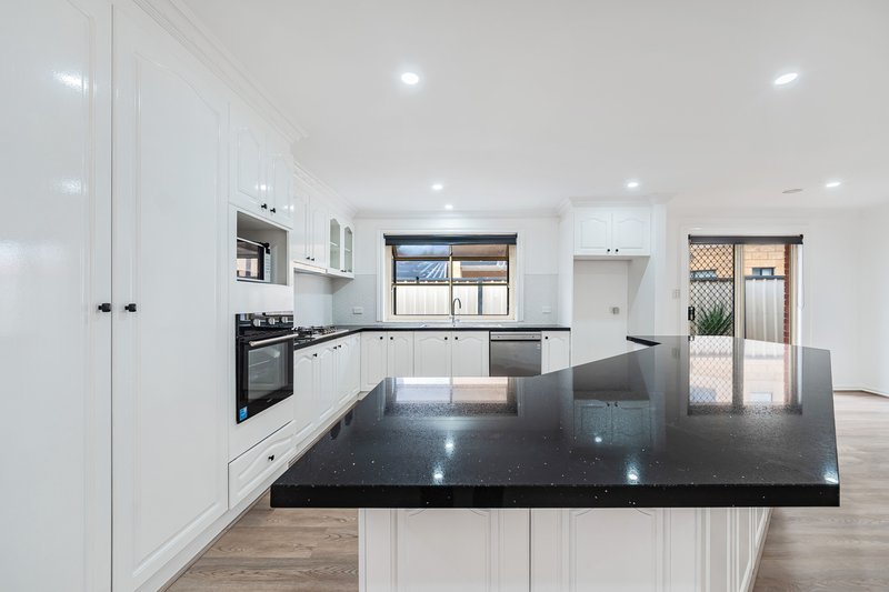 Photo - 51 Shortridge Circuit, Roxburgh Park VIC 3064 - Image 8
