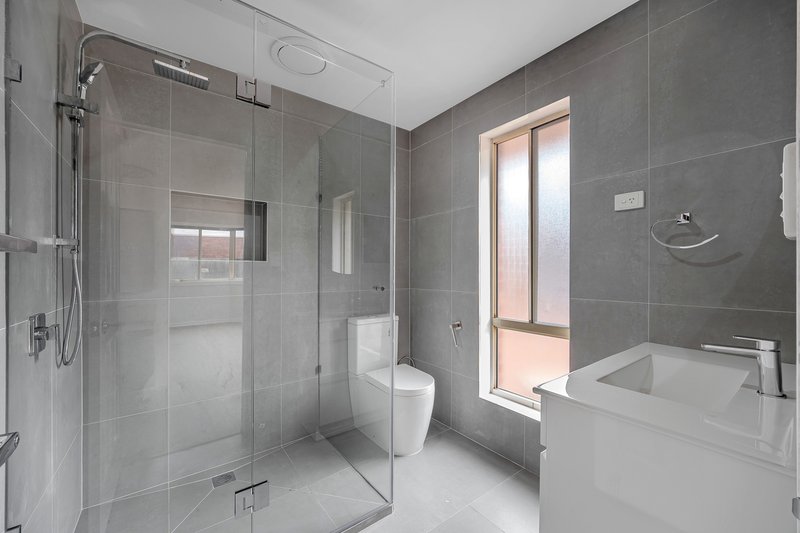 Photo - 51 Shortridge Circuit, Roxburgh Park VIC 3064 - Image 12