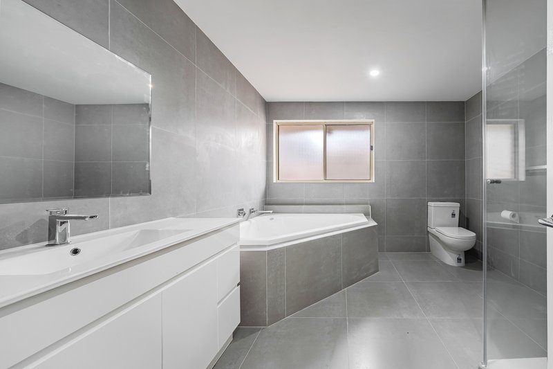 Photo - 51 Shortridge Circuit, Roxburgh Park VIC 3064 - Image 17