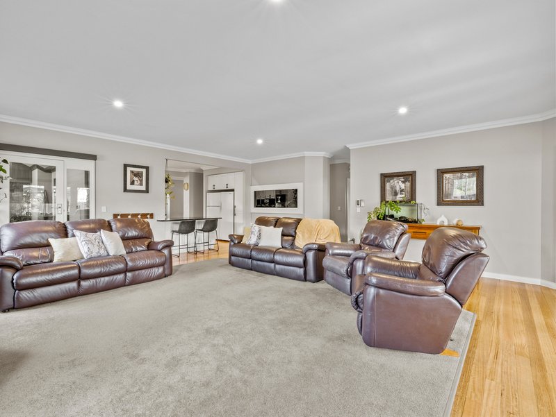 Photo - 51 Smith Crescent, Wangaratta VIC 3677 - Image 6