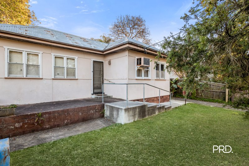 Photo - 51 Somerset Street, Kingswood NSW 2747 - Image 3