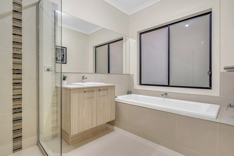 Photo - 51 St Georges Boulevard, Mickleham VIC 3064 - Image 14