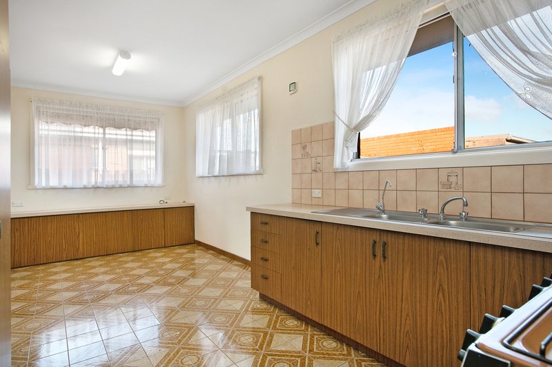 Photo - 51 Stewart Grove, Campbellfield VIC 3061 - Image 3