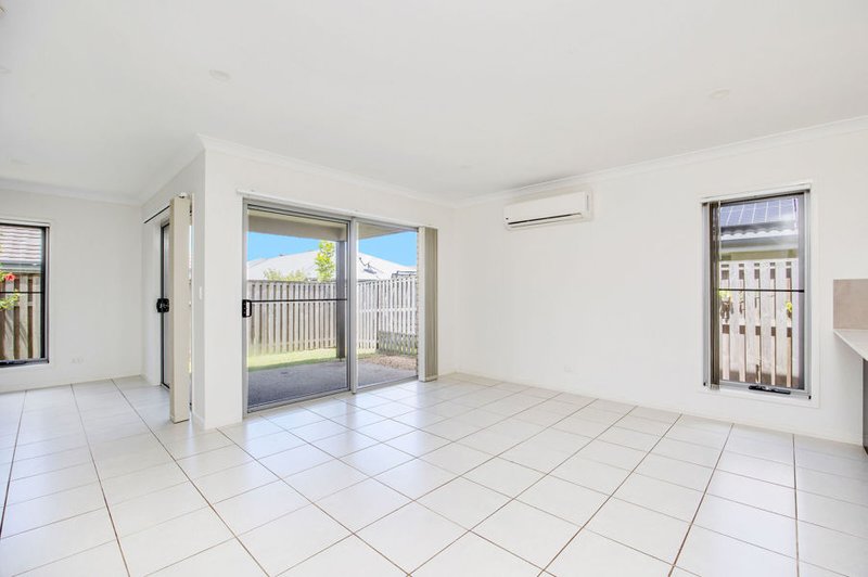 Photo - 51 Swan Road, Pimpama QLD 4209 - Image 9