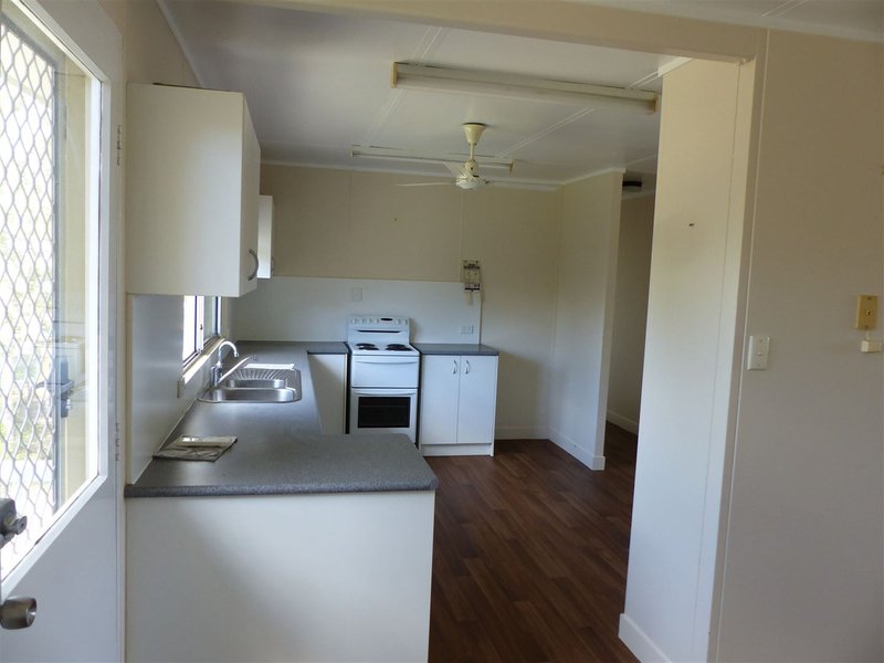 Photo - 51 Taylor Street, Roma QLD 4455 - Image 4