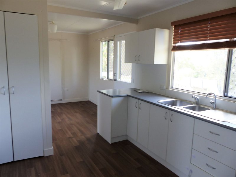 Photo - 51 Taylor Street, Roma QLD 4455 - Image 6