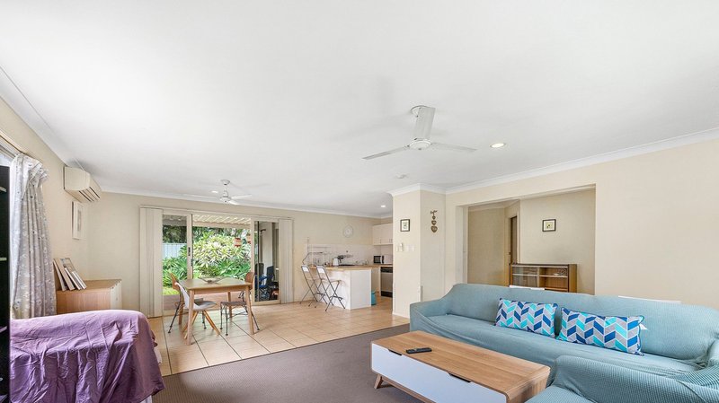 Photo - 51 Tiger Drive, Arundel QLD 4214 - Image 3