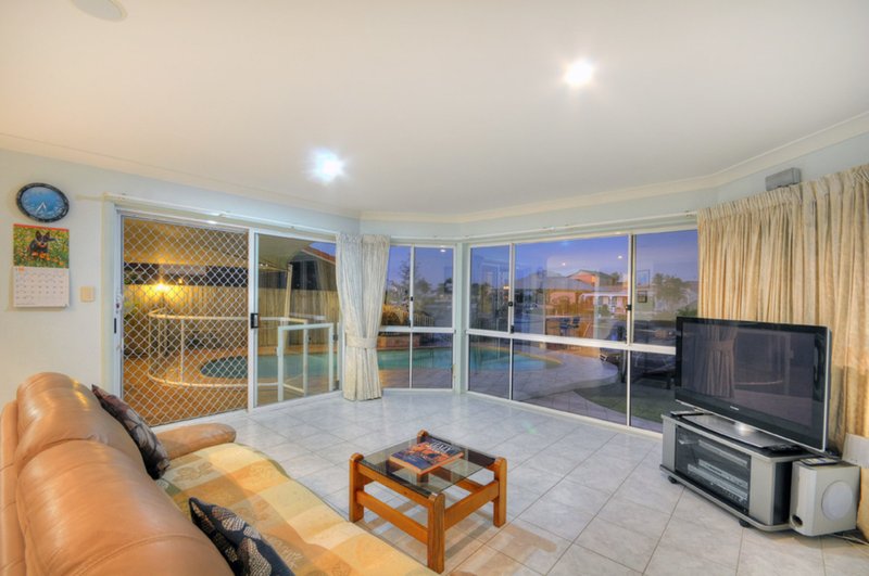 Photo - 51 Tradewinds Avenue, Paradise Point QLD 4216 - Image 2