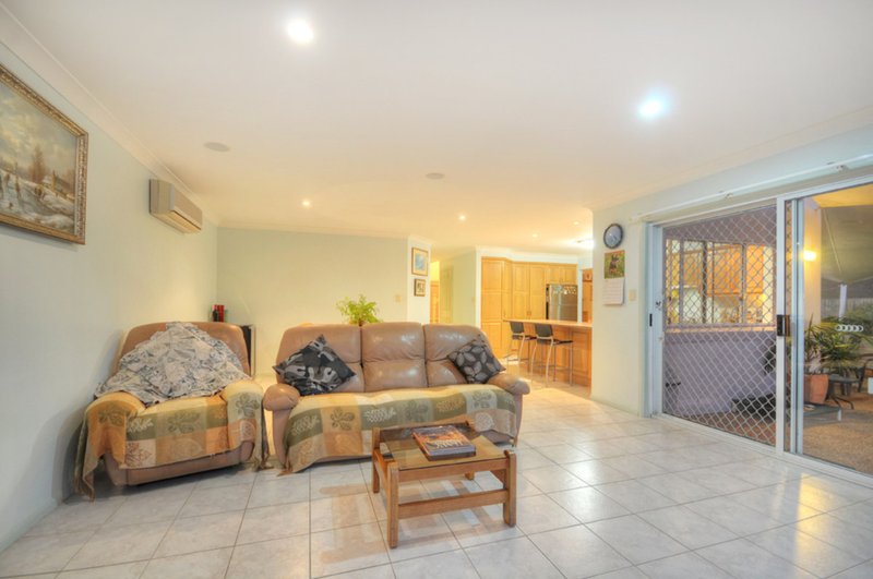 Photo - 51 Tradewinds Avenue, Paradise Point QLD 4216 - Image 6