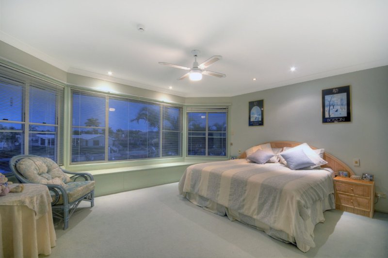 Photo - 51 Tradewinds Avenue, Paradise Point QLD 4216 - Image 9